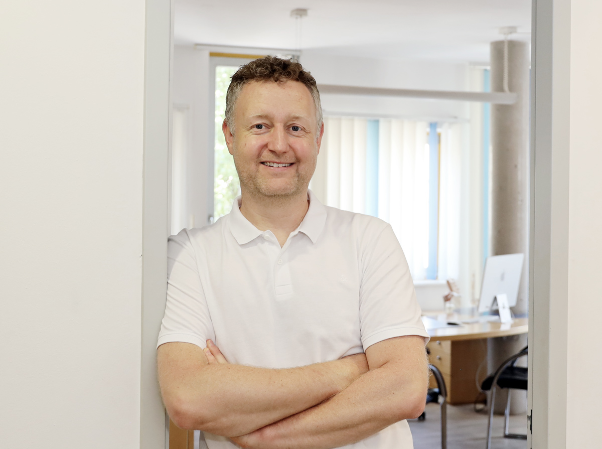 Dr. Michael Matz in seiner Praxis